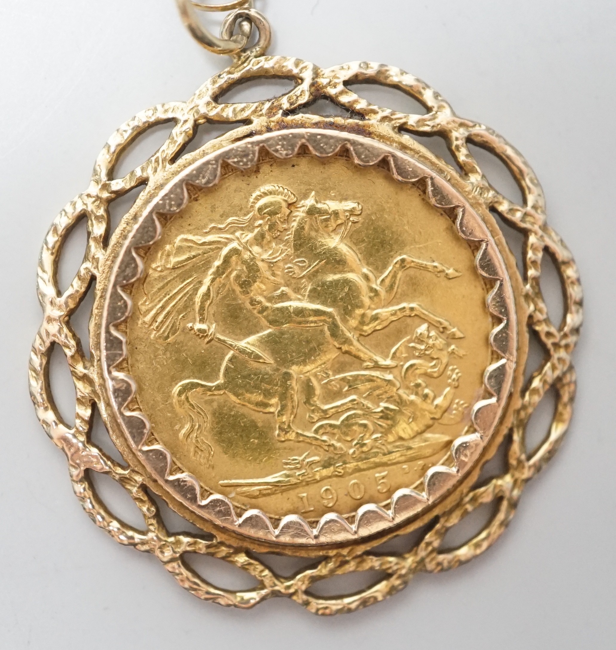 An Edwardian VII 1905 gold sovereign, in a later 9ct gold pendant mount, on a 9ct gold chain